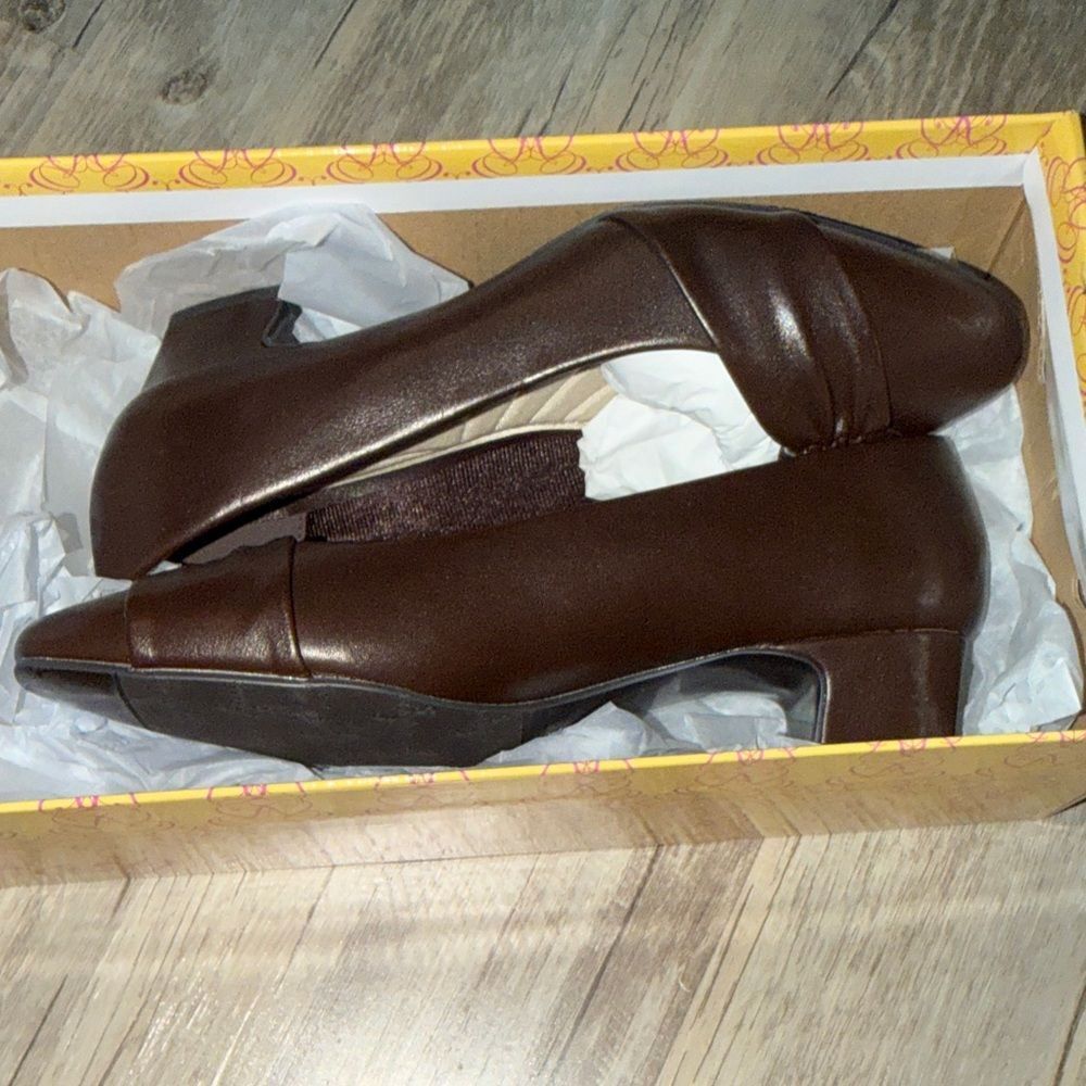 easy street Brown Low Block Heel Pumps